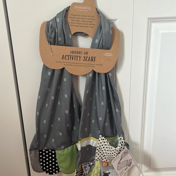 Demdaco mommy and me activity scarf - Picture 2 of 7